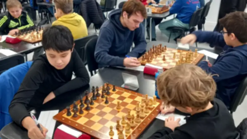 Tournoi d'échecs à Nîmes : une quarantaine de jeunes s'affrontent avec succès