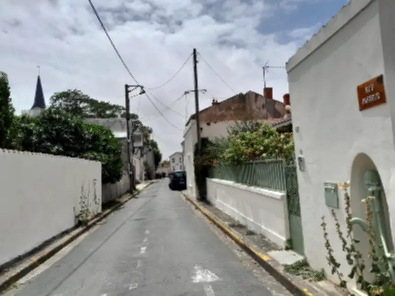 Travaux d'eau à La Rochelle : stationnement interdit près de l'usine Alstom