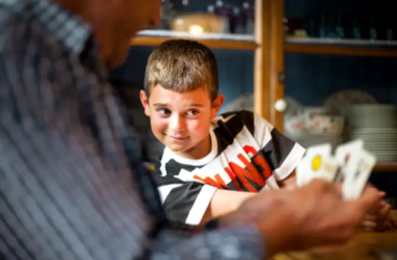 Tricherie chez l'enfant : un signe de développement psychologique à comprendre