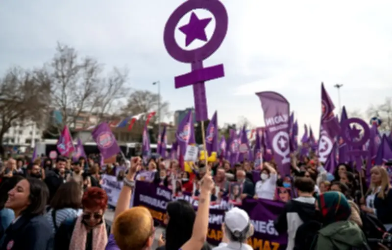 Triple féminicide à Ankara : un détenu en permission accusé, indignation des associations