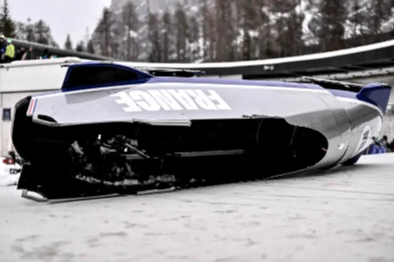 Trois bobsleighs se retournent aux JO de Milan-Cortina, dont l'équipage français