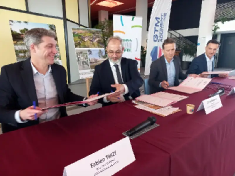 Trois nouvelles piscines en Pays Royannais : signature officielle et ouverture prévue pour 2028