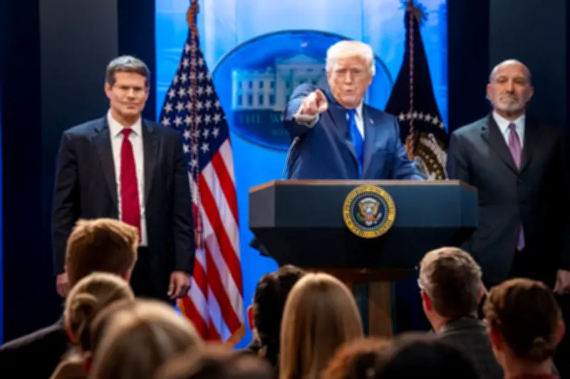 Trump annonce une hausse des droits de douane mondiaux de 10 à 15%