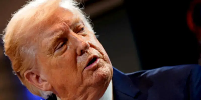 Trump attaque la Cour suprême après l'invalidation de ses droits de douane