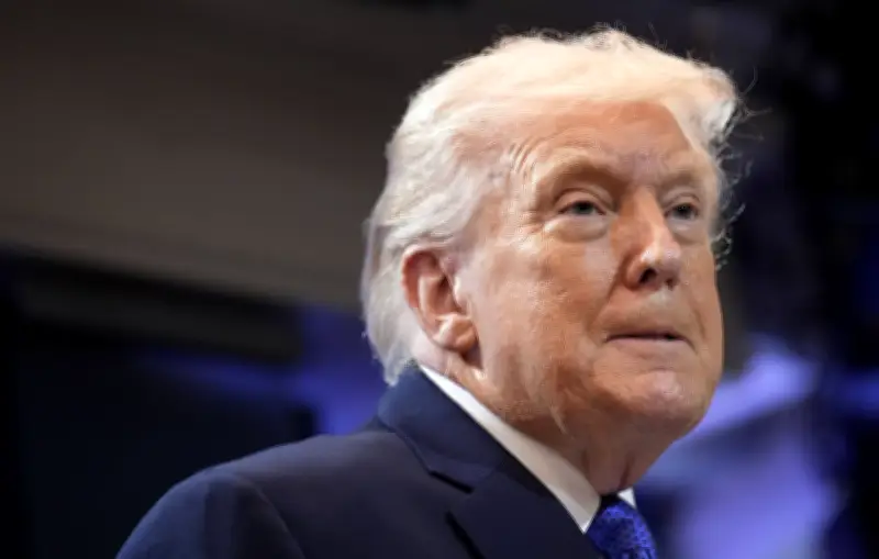 Trump augmente les droits de douane mondiaux à 15% après un revers judiciaire