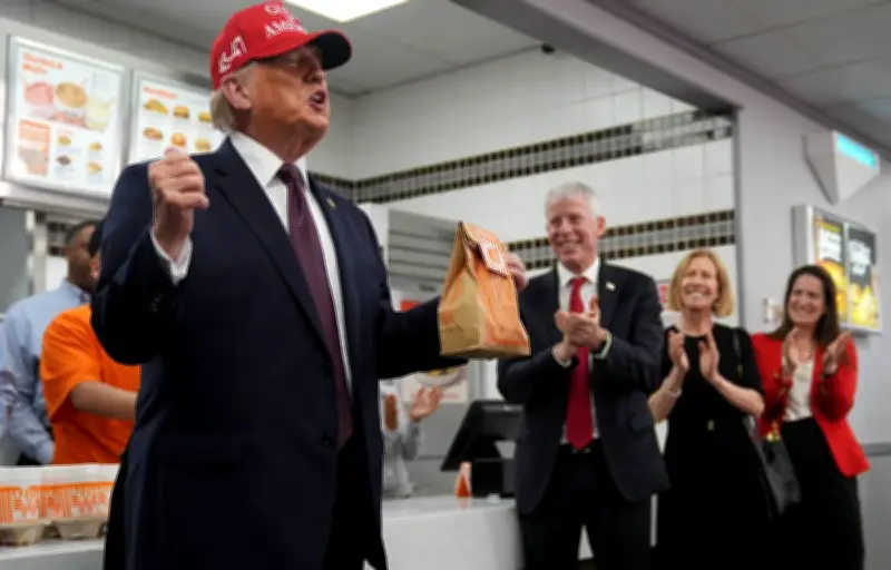 Trump, du fast-food texan à l'annonce de frappes sur l'Iran : la stratégie des écrans de fumée