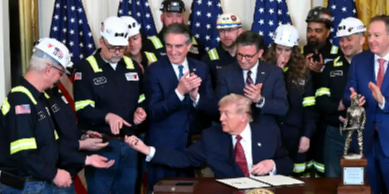 Trump impose l'achat d'électricité au charbon par l'armée américaine