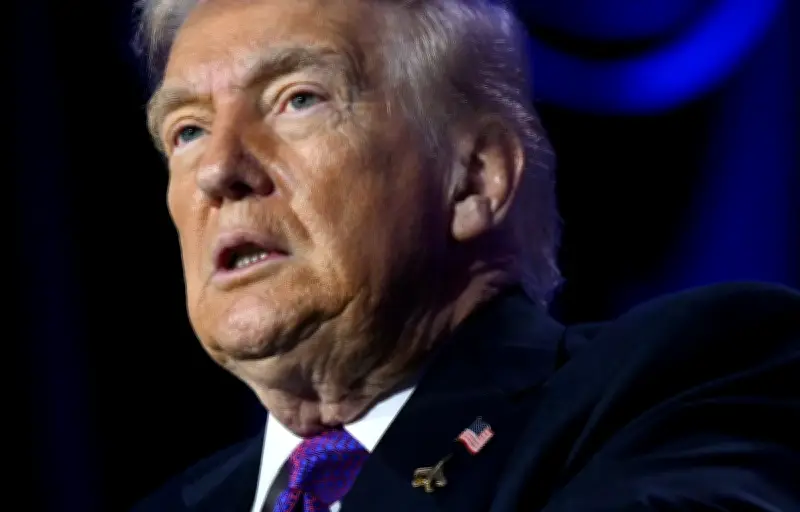 Trump menace de bloquer un pont transfrontalier avec le Canada, exigeant la moitié de la propriété