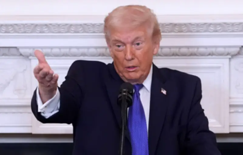 Trump menace l'Iran malgré les pourparlers, Téhéran espère une levée des sanctions