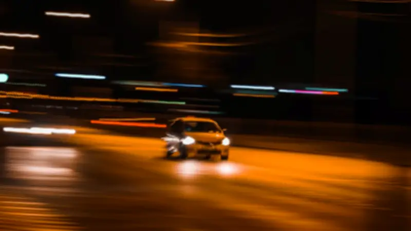 Un adolescent de 14 ans vole un bolide de 500 chevaux et atteint 250 km/h en Suisse