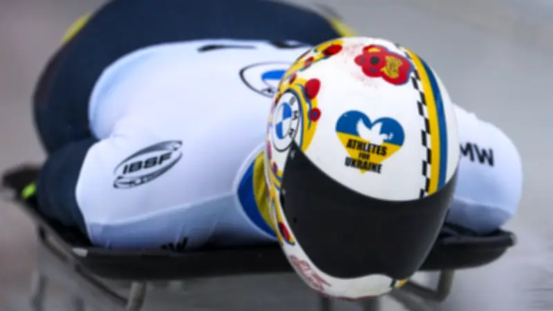 Un athlète ukrainien menacé d'exclusion pour son casque hommage aux morts de la guerre