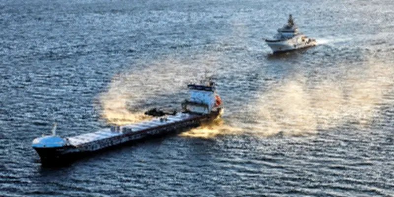 Un cargo soupçonné d'avoir endommagé un câble sous-marin immobilisé en Finlande