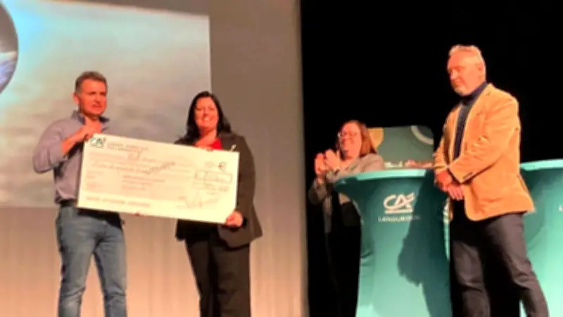 Un chèque de 1 000 € pour le centre de loisirs et l'espace ados de Servian