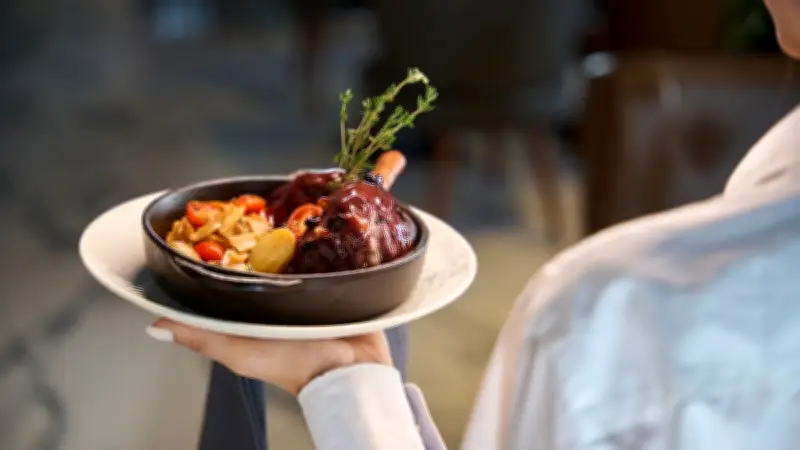 Un client s'arrache les poils pour ne pas payer l'addition dans un restaurant de Sydney