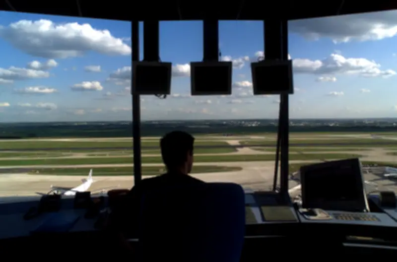 Un contrôleur aérien endormi en Corse provoque un incident aérien grave