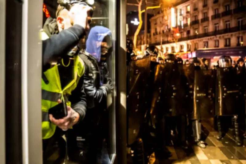 Un CRS dénonce des violences policières contre des Gilets jaunes dans un Burger King