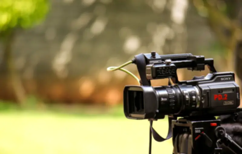 Un faux kidnapping pour cryptomonnaies à Paris : une mise en scène virale inquiétante