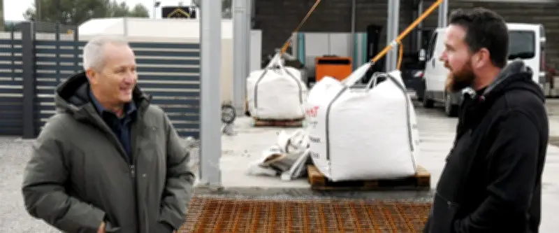 Un garagiste transforme son atelier en court de padel couvert dans l'Hérault
