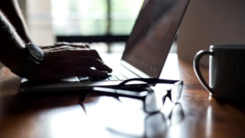 Un homme de 47 ans arrêté après avoir parcouru 400 km pour rencontrer une adolescente de 14 ans