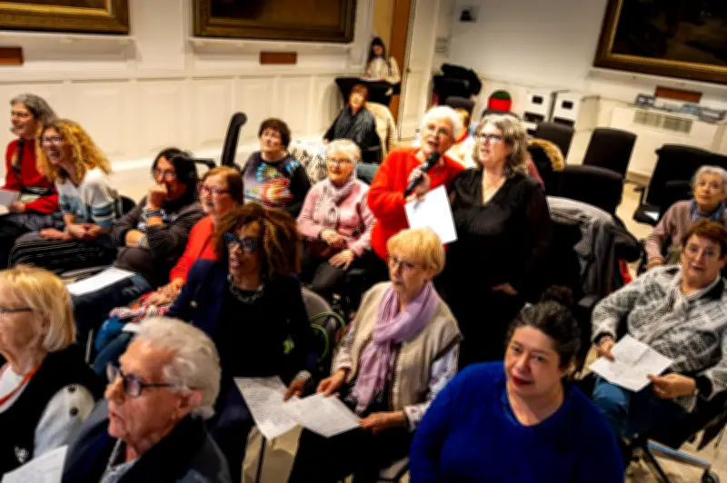 Un karaoké intergénérationnel anime les seniors en mairie pour lutter contre l'isolement