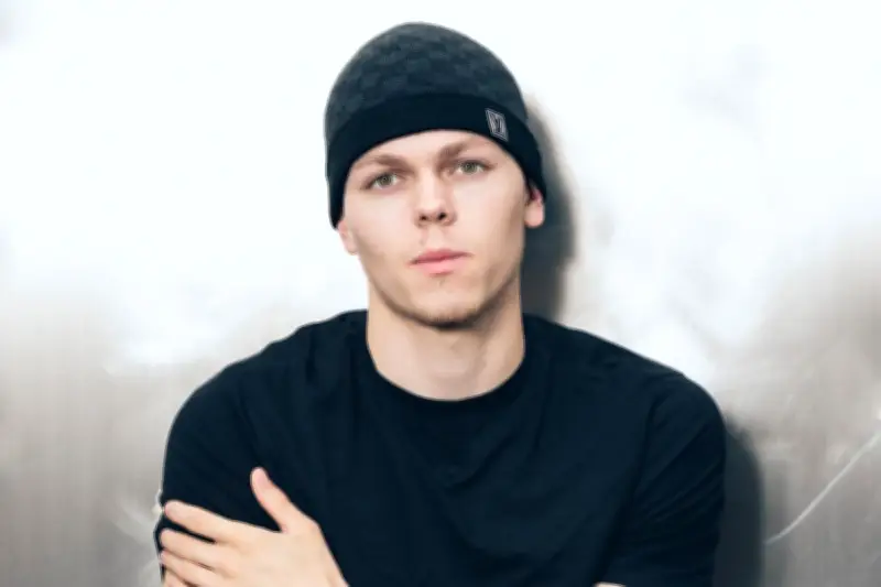 Un roman écrit sur téléphone fait sensation en Norvège : innovation ou aberration littéraire ?