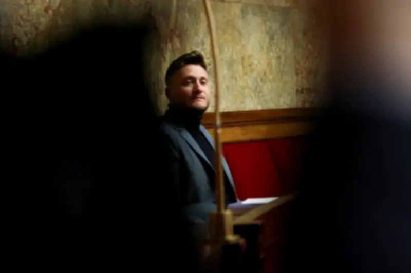 Une chasse aux insoumis aux accents trumpistes à gauche, LFI défendue tant bien que mal