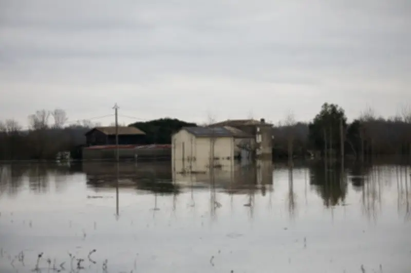 Une crue exceptionnelle de la Garonne scinde Marmande en deux, le maire témoigne