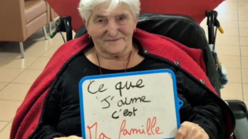 Une exposition photographique célèbre l'amour sous toutes ses formes en Ehpad