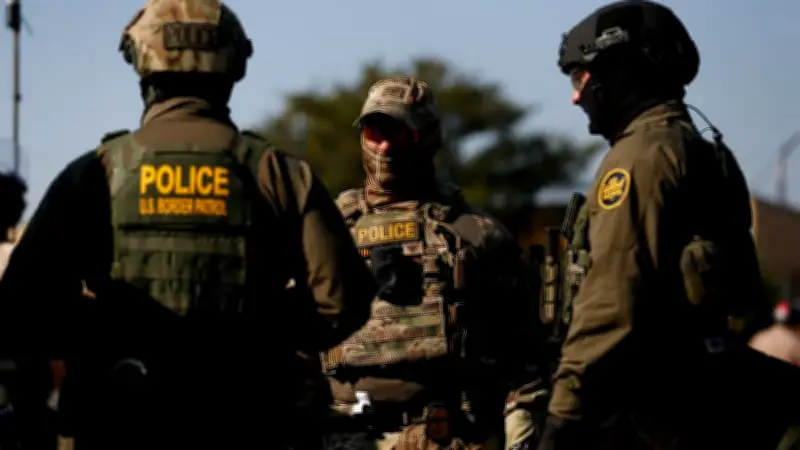 Une juge fédérale autorise l'ICE à garder ses masques en Californie