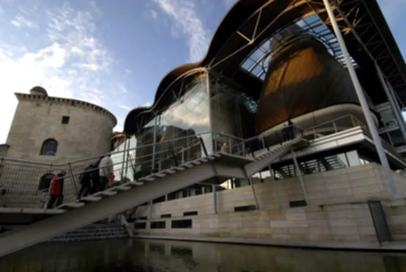 Une mythomane condamnée pour vols de luxe à Arcachon et Toulouse