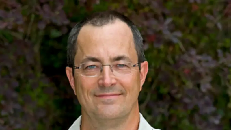 Une plongée dans la vie secrète du Rollier d’Europe avec le cinéaste Jérôme Guillaumot