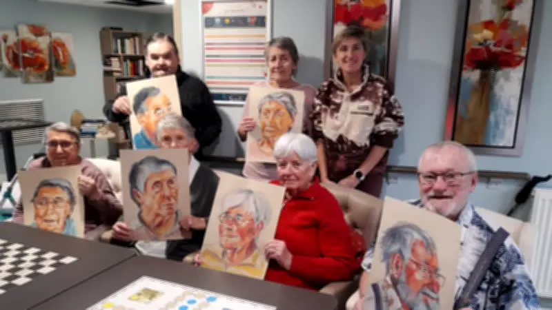 Une pose sur la route : portraits et voix des seniors exposés au musée Maison-Rouge
