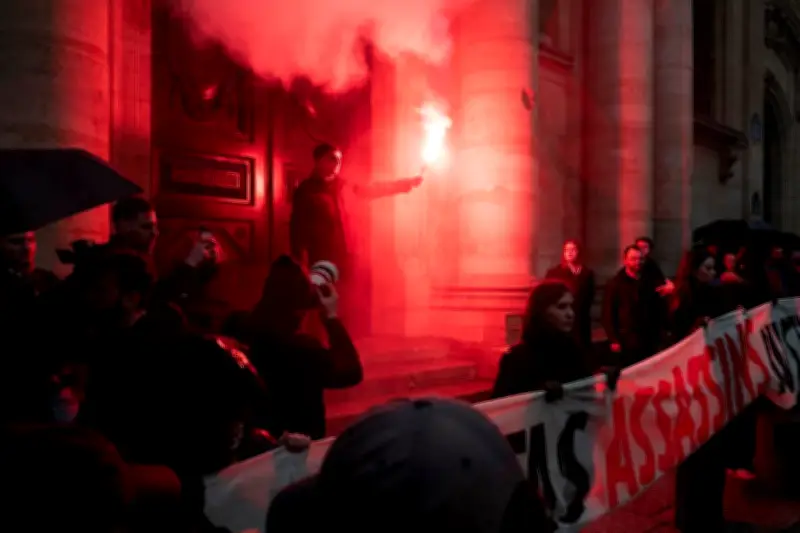 Une semaine critique pour les institutions républicaines et la démocratie