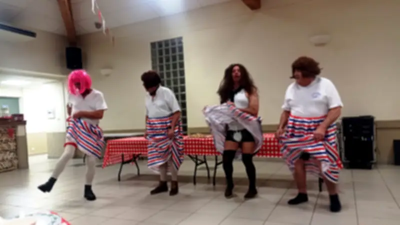 Une soirée brasserie mémorable au Pin : ambiance festive et menu traditionnel