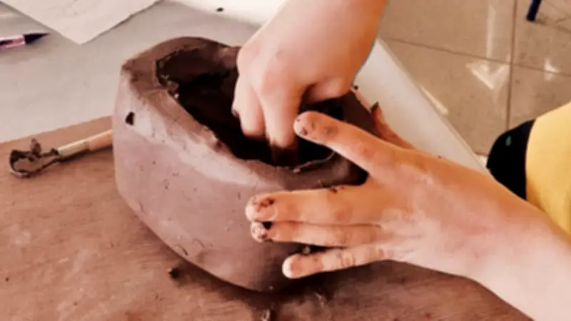 Vacances d'hiver créatives à Saint-Gély-du-Fesc : art traditionnel et technologies innovantes