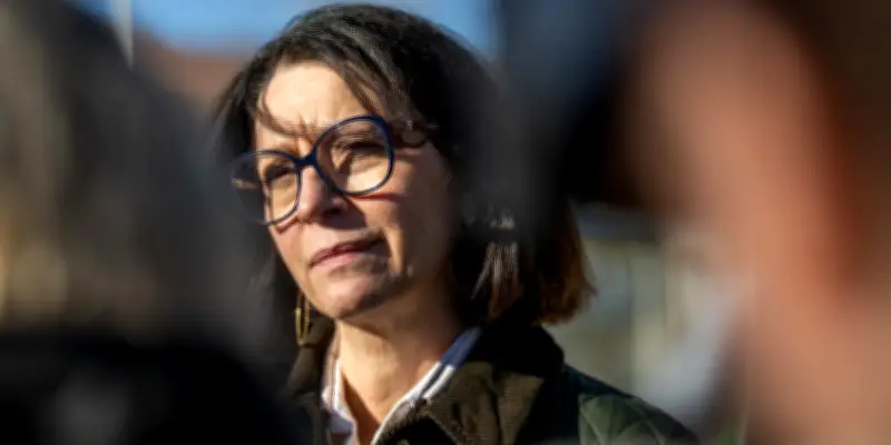 Valérie Rueda lance sa campagne à Aurillac, succédant au maire sortant Pierre Mathonier
