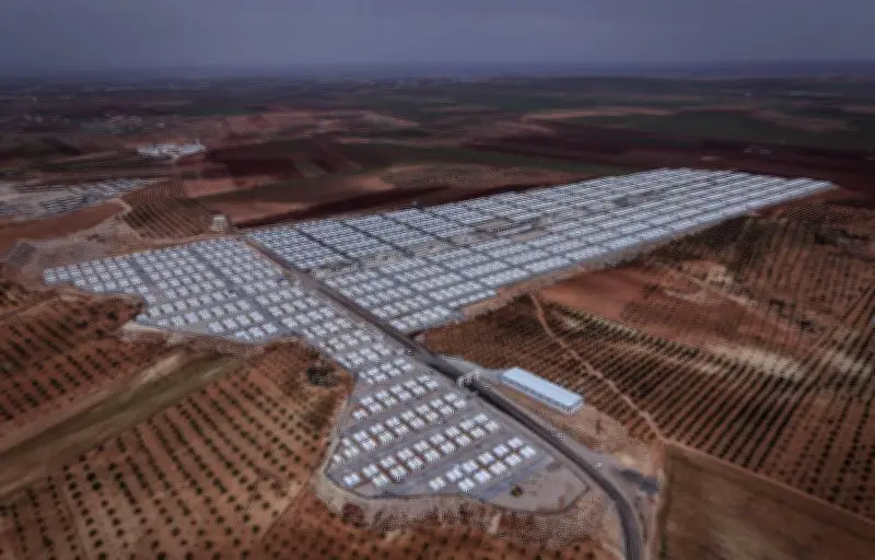 Évasions massives au camp d'al-Hol après le retrait des forces kurdes en Syrie