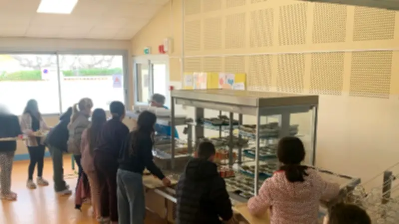 Villeneuve-lès-Béziers : un self-service scolaire pour développer l'autonomie des élèves