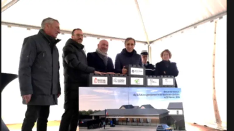 Vézins-de-Lévézou pose la première pierre de sa nouvelle gendarmerie