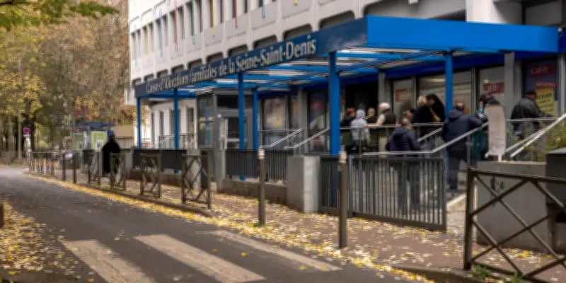 Wafi Faouzi, trente ans en France, apprend enfin à lire et écrire grâce à un programme en Seine-Saint-Denis