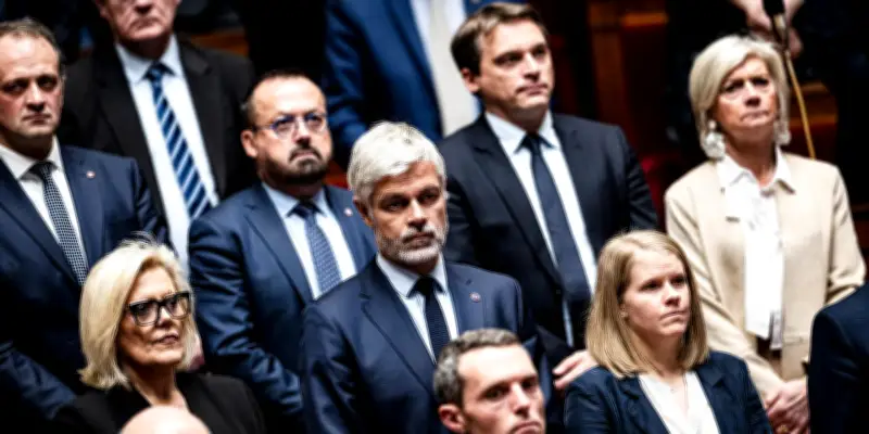 Wauquiez et LR dénoncent LFI comme 'toxique' et prônent l'isolement politique