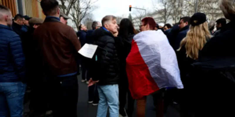 Yannick Jadot exige des clarifications de Mélenchon après l'hommage à Quentin Deranque