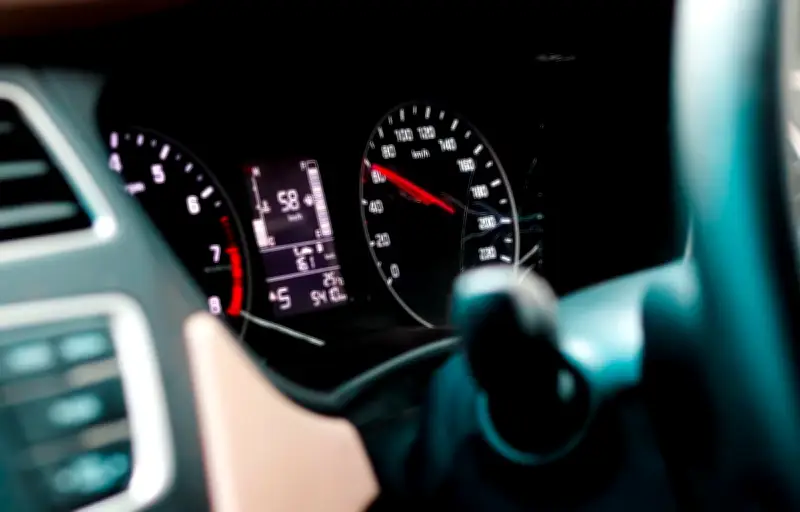 Zurich : un adolescent de 14 ans arrêté à 250 km/h au volant d'une voiture volée