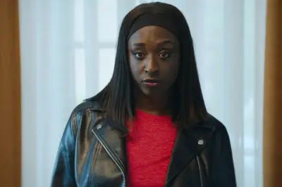 Ahmed Sylla dans 'L'Infiltrée' : un travestissement réussi mais une mise en scène décevante