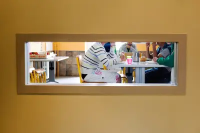 Darmanin dégaine une circulaire sur la justice des mineurs : continuum répressif ou recentrage éducatif ?