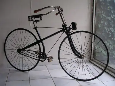 Exposition de vélos anciens : la collection de Guy Frosio à découvrir à La Maison Louis David