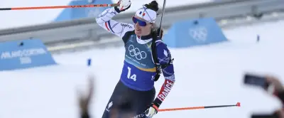 JO Milan 2026 : Julia Simon championne olympique de biathlon, Lou Jeanmonnot en argent