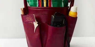 Le sac de jardinier s'offre une nouvelle vie citadine chez les marques de luxe