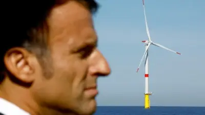 Macron critique le modèle énergétique 100% renouvelable de l'Espagne après la méga-panne
