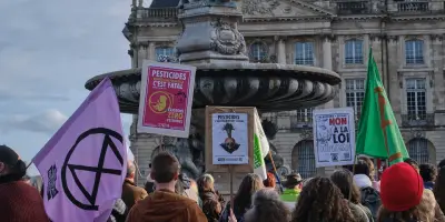 Manifestation contre la loi Duplomb à Bordeaux avant le débat parlementaire